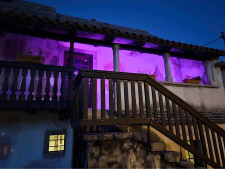 Osvetlitev Škrateljnove domačije ob mednarodnem dnevu invalidov